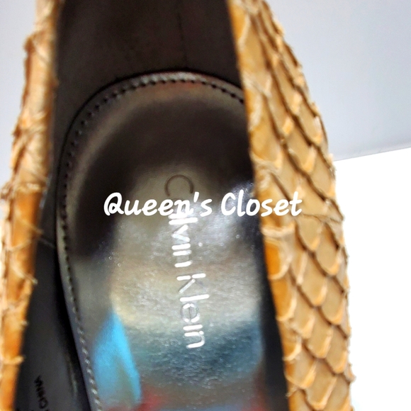 Calvin Klein | Women's Snake Embossed Leather Pump - Picture 8 of 8